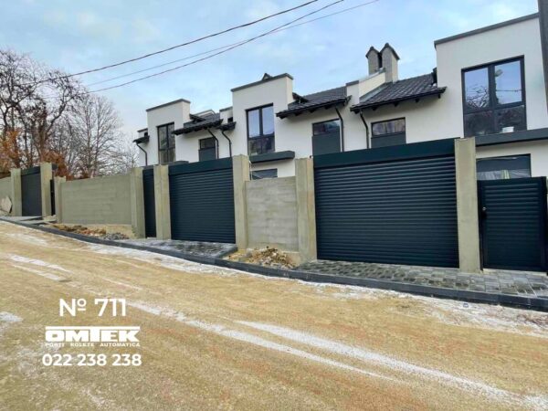 Porți rolete intrare în ogradă și portiță tip rolete în Moldova