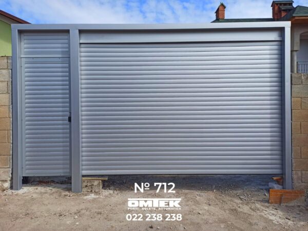 Porți rolete întrare în ogradă și portiță în Moldova